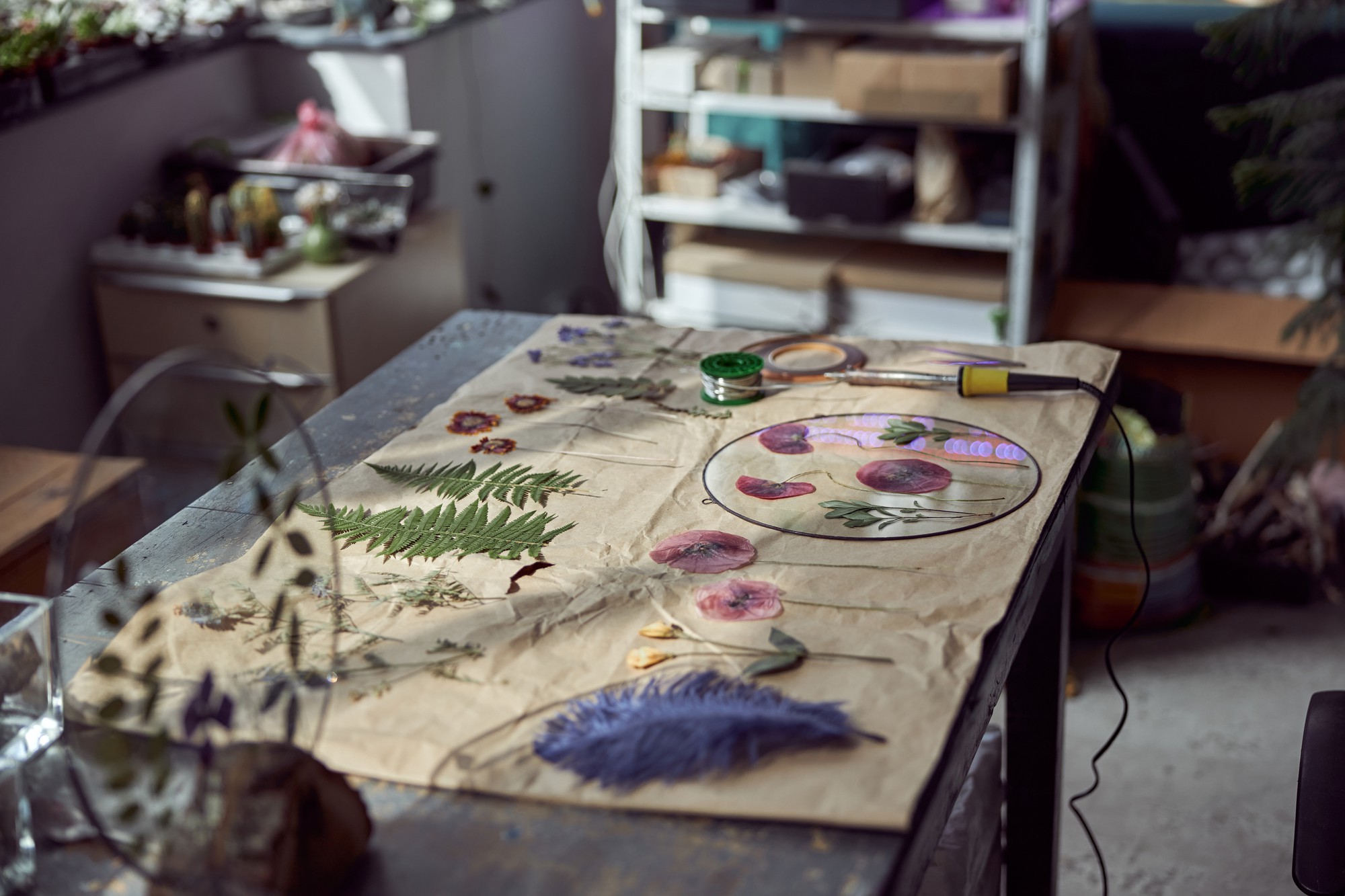 Workshop with threads and hoop